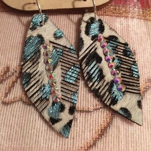 Leather feather Earrings